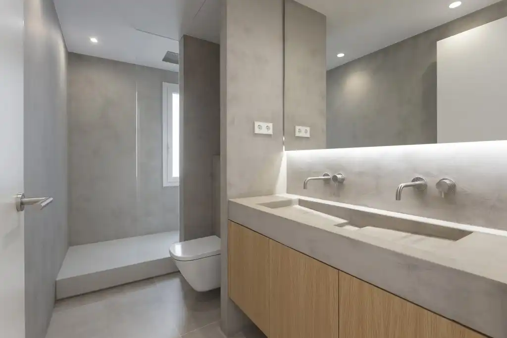 Badezimmer von Wohnungen zum Verkauf in Barcelona mit Klimaanlage, Heizung und Parkett