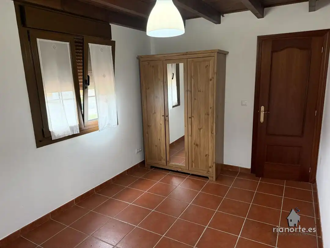 Dormitori de Casa o xalet en venda en Llanes amb Calefacció, Jardí privat i Terrassa