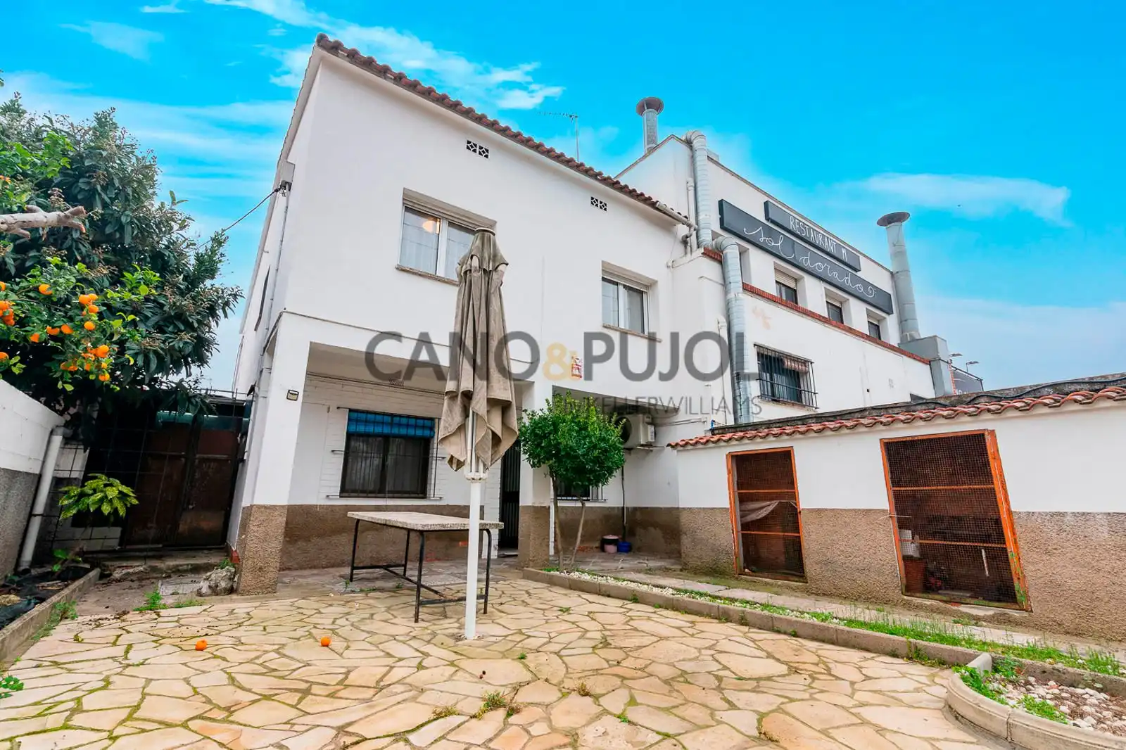 Exterior view of Buildings for sale in Rubí