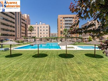 Penthouse mit Pool zum Verkauf in Avenida DE LA ILUSTRACION