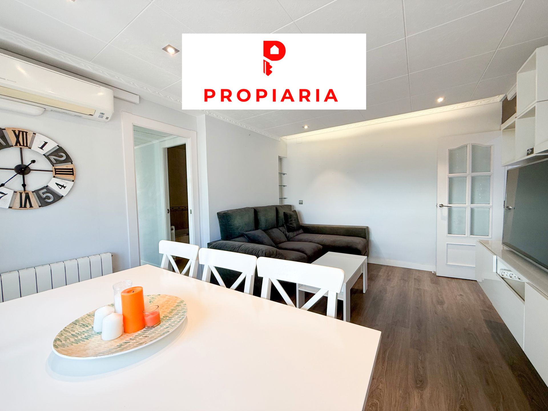 Vista exterior de Àtic en venda en Sant Vicenç Dels Horts amb Aire condicionat, Calefacció i Parquet