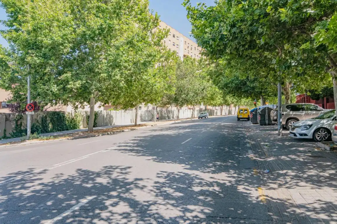 Vista exterior de Pis en venda en Granada amb Aire condicionat