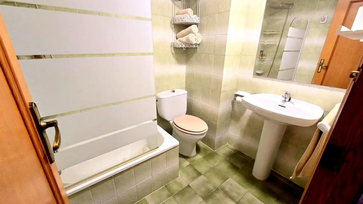 Bathroom of Flat for rent in Gandia
