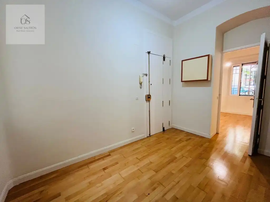Habitación de Piso en venta en Madrid con Terraza
