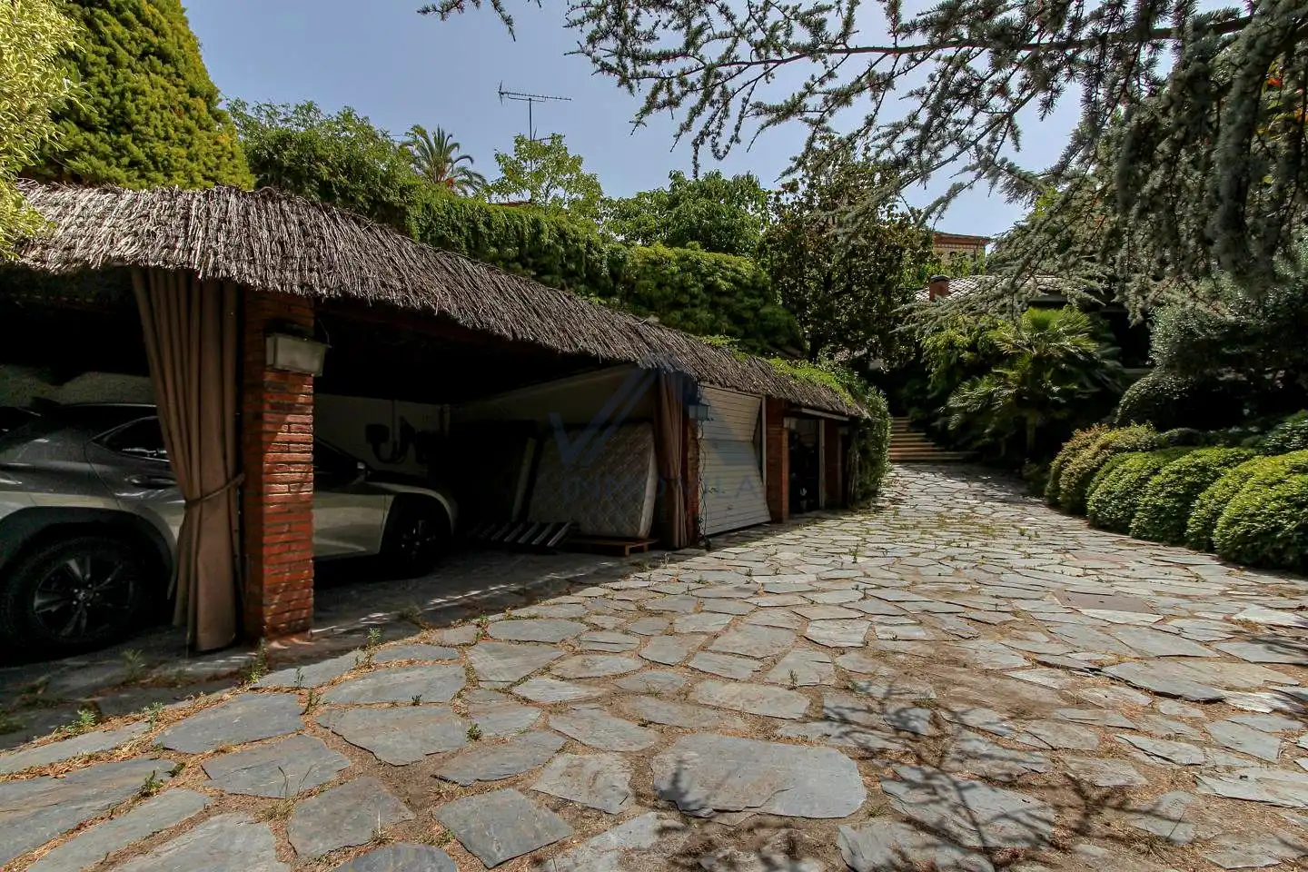 Casa con piscina en venta en De Les Monges, imagen 3