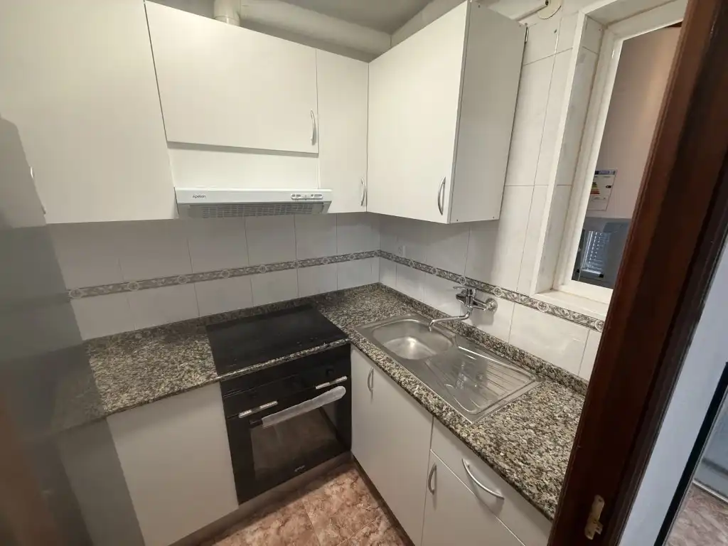 Cocina de Apartamento en venta en L'Hospitalet de Llobregat