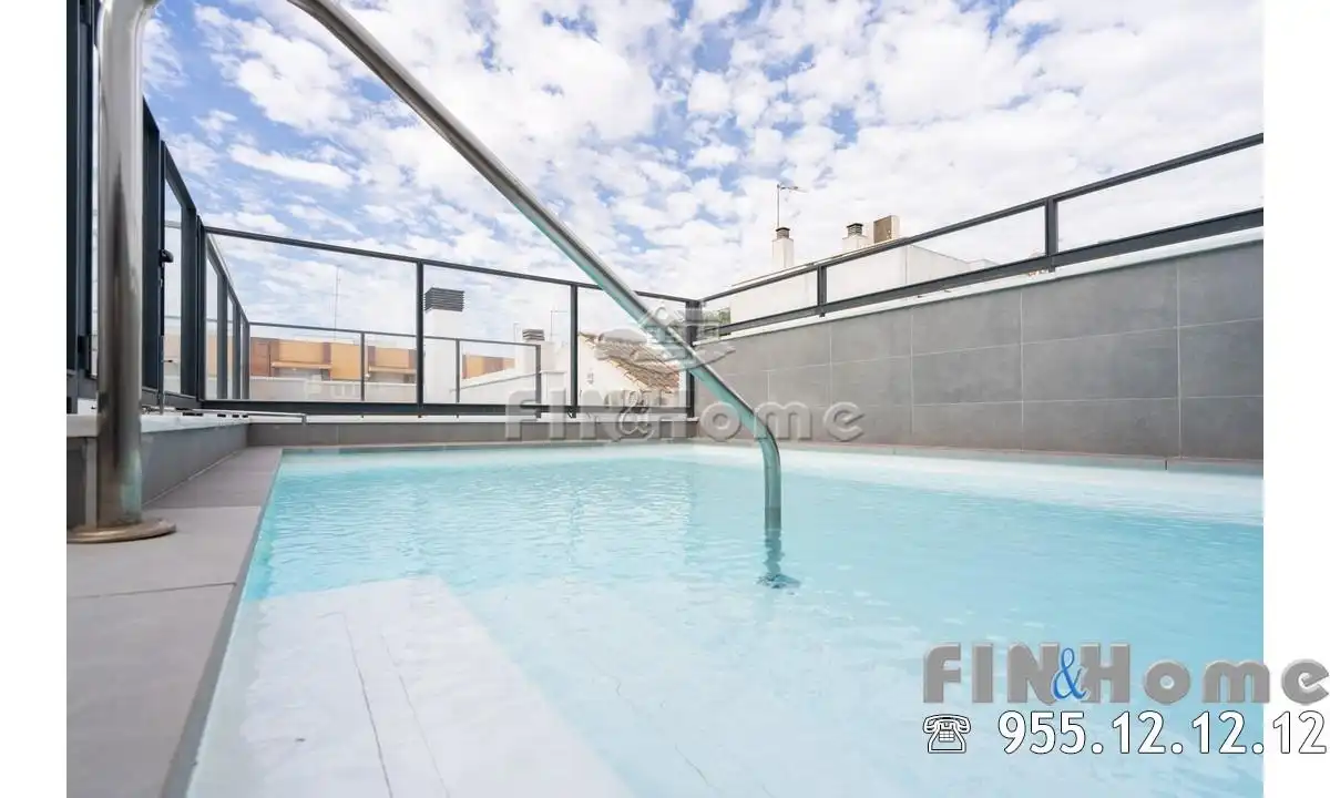Piscina de Ático en venta en Sevilla con Aire acondicionado, Calefacción y Jardín privado
