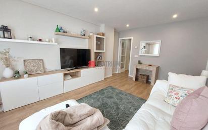 Living room of Flat to rent in Santiago de Compostela   with Heating