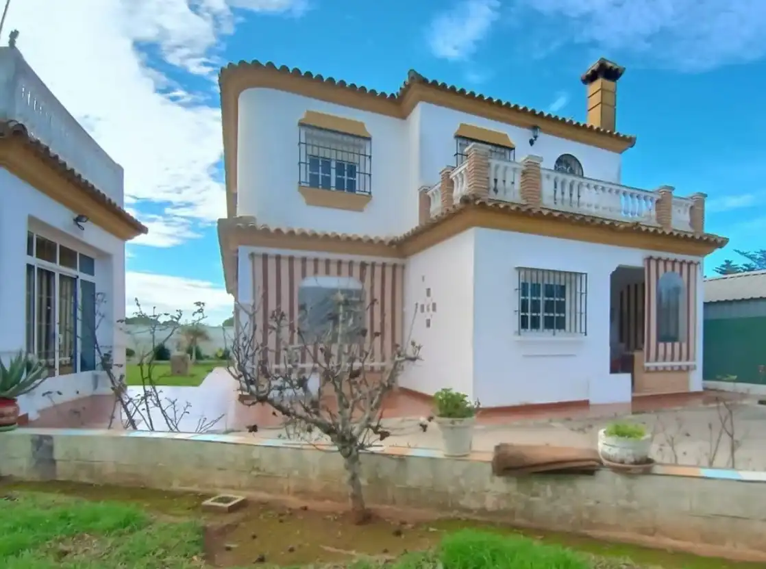 Vista exterior de Casa o xalet en venda en Chiclana de la Frontera amb Aire condicionat, Calefacció i Jardí privat