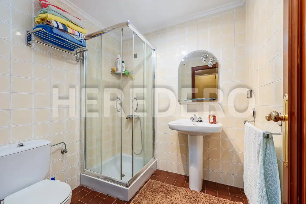 Baño de Casa o chalet en venta en Vigo  con Calefacción, Jardín privado y Terraza
