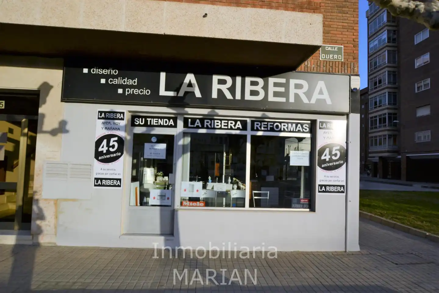 Vista exterior de Local en traspas en Aranda de Duero