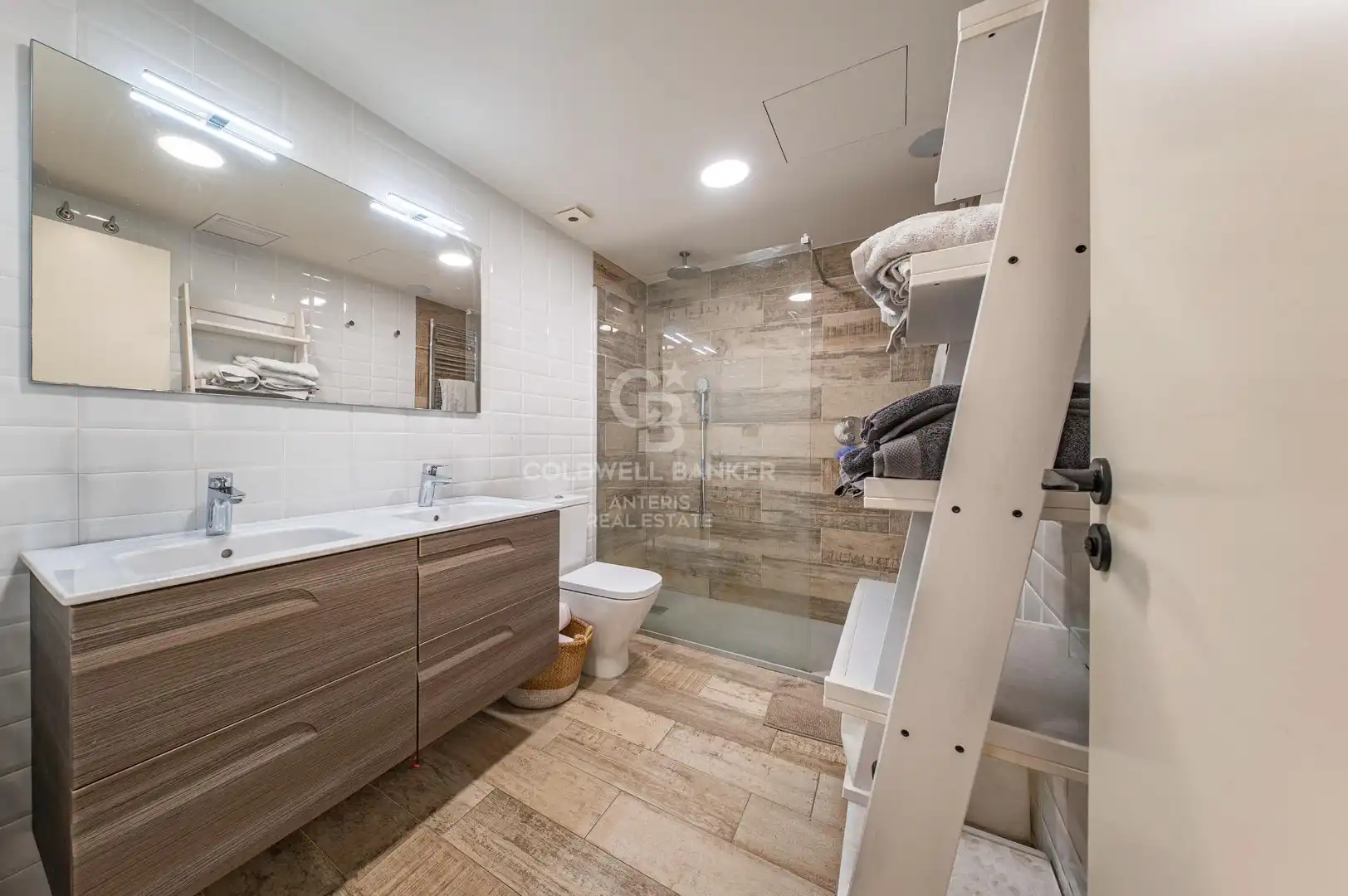 Bathroom of Attic for sale in Badalona  with Air Conditioner, Heating and Terrace