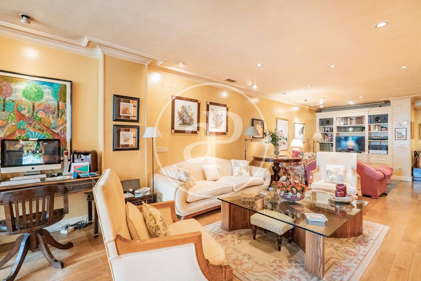 Living room of Flat for sale in  Madrid Capital  with Air Conditioner, Heating and Community pool