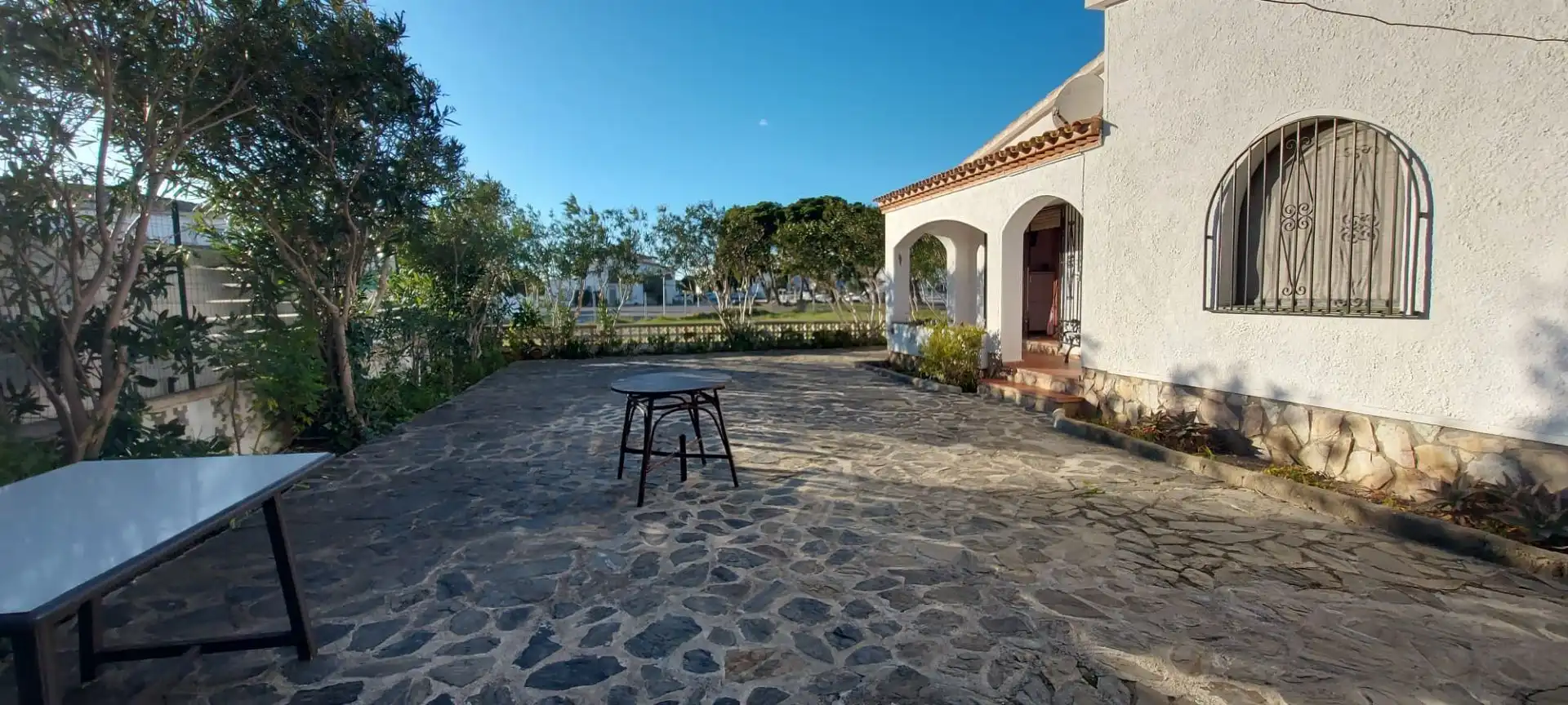 Garden of Houses for sale in Roses  with Air Conditioner, Heating and Private garden