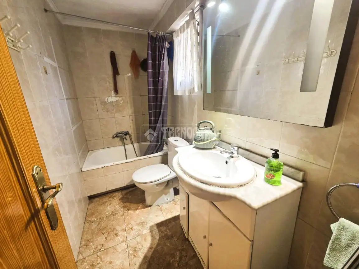 Baño de Piso en venta en Torrent con Aire acondicionado y Balcón