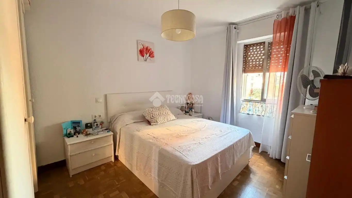 Bedroom of Flat for sale in Madrid