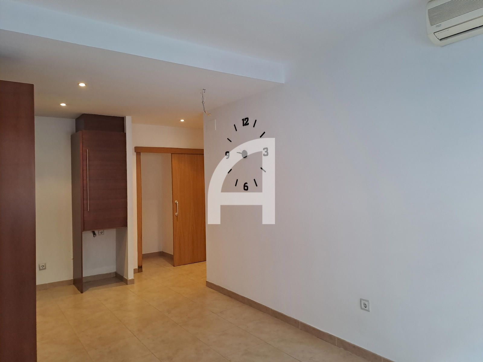Flat for sale in Terrassa  with Air Conditioner and Heating