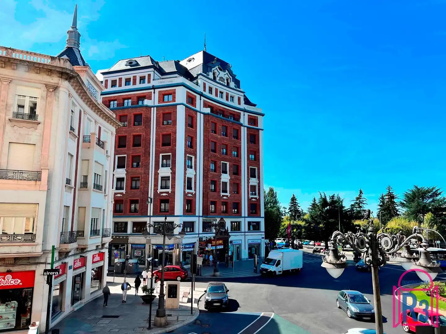 Vista exterior de Piso en venta en León Capital  con Calefacción y Trastero