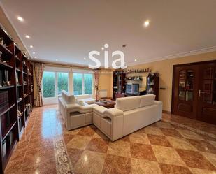 Sala d'estar de Casa o xalet en venda en Vitoria - Gasteiz amb Traster