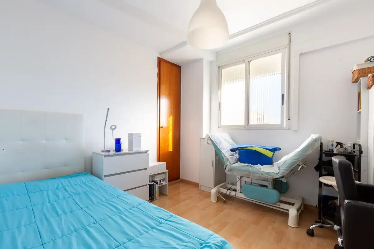 Habitación de Ático en venta en Mislata con Aire acondicionado, Calefacción y Jardín privado