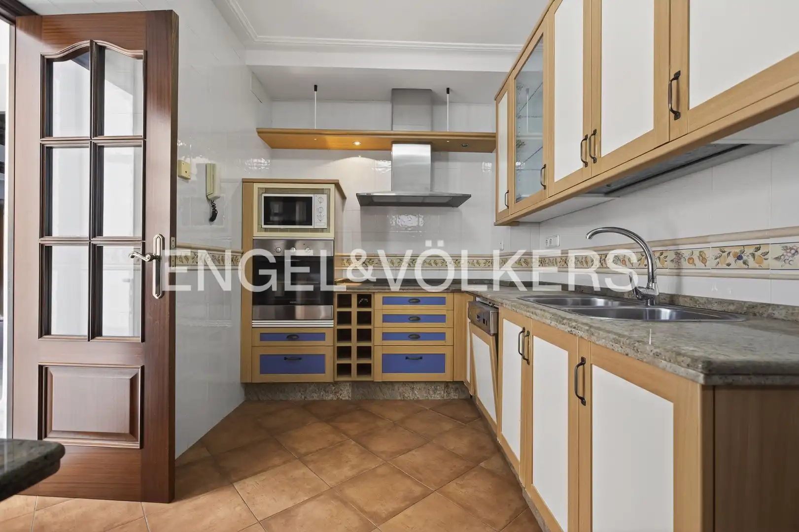 Kitchen of Houses for sale in Osuna  with Air Conditioner and Heating