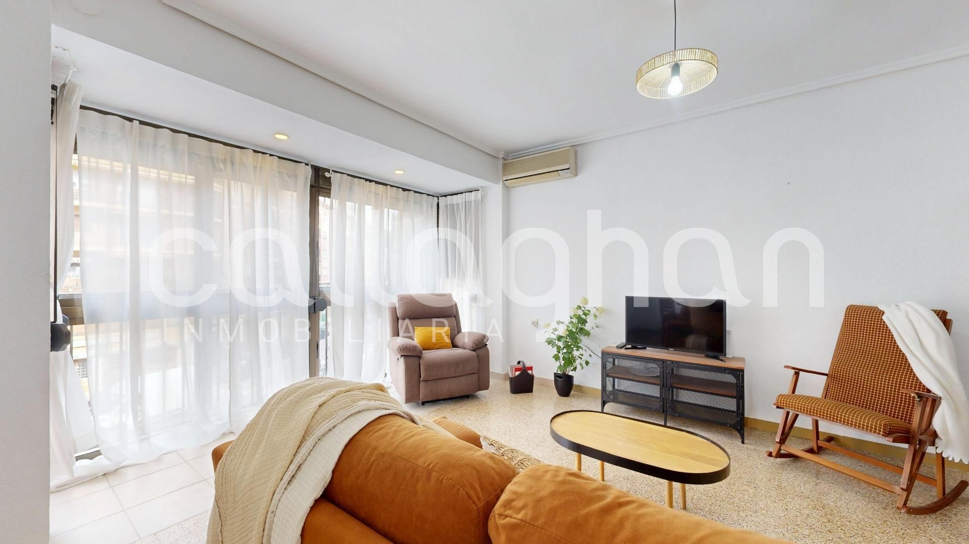 Sala de estar de Piso en venta en  Valencia Capital con Aire acondicionado y Balcón