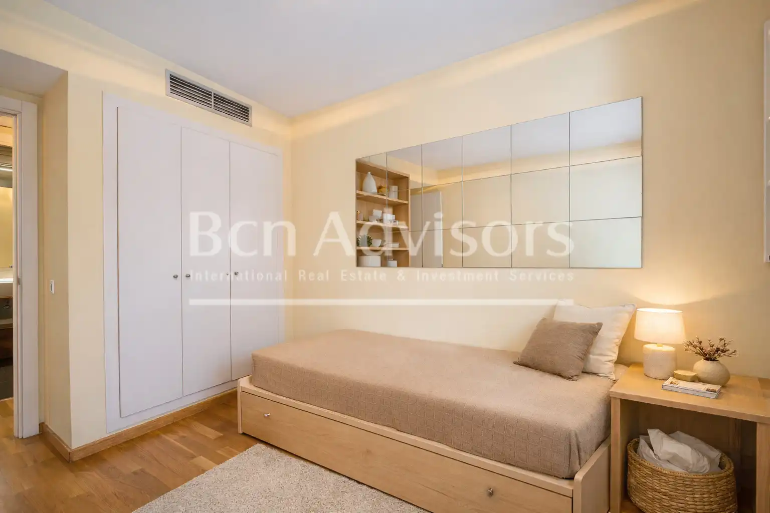 Bedroom of Flat for sale in Barcelona  with Air Conditioner, Heating and Parquet flooring