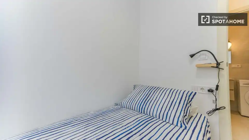 Habitación de Piso de alquiler en Valencia con Aire acondicionado, Calefacción y Amueblado