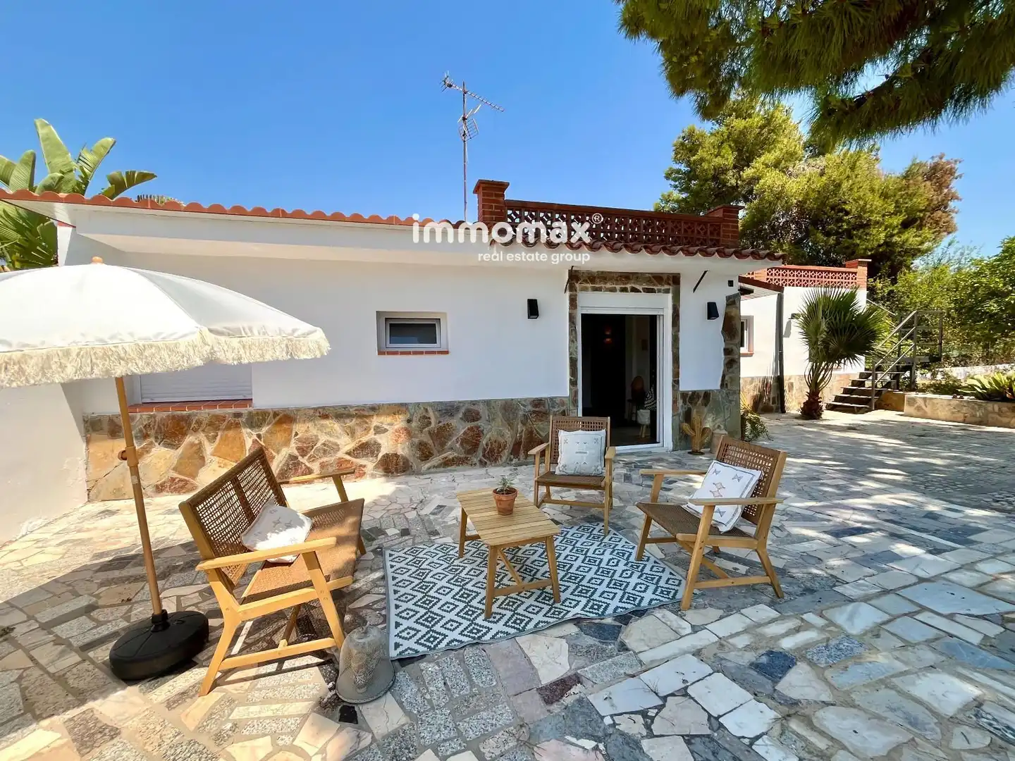 Exterior view of Houses for sale in Vilanova i la Geltrú  with Terrace and Storage room