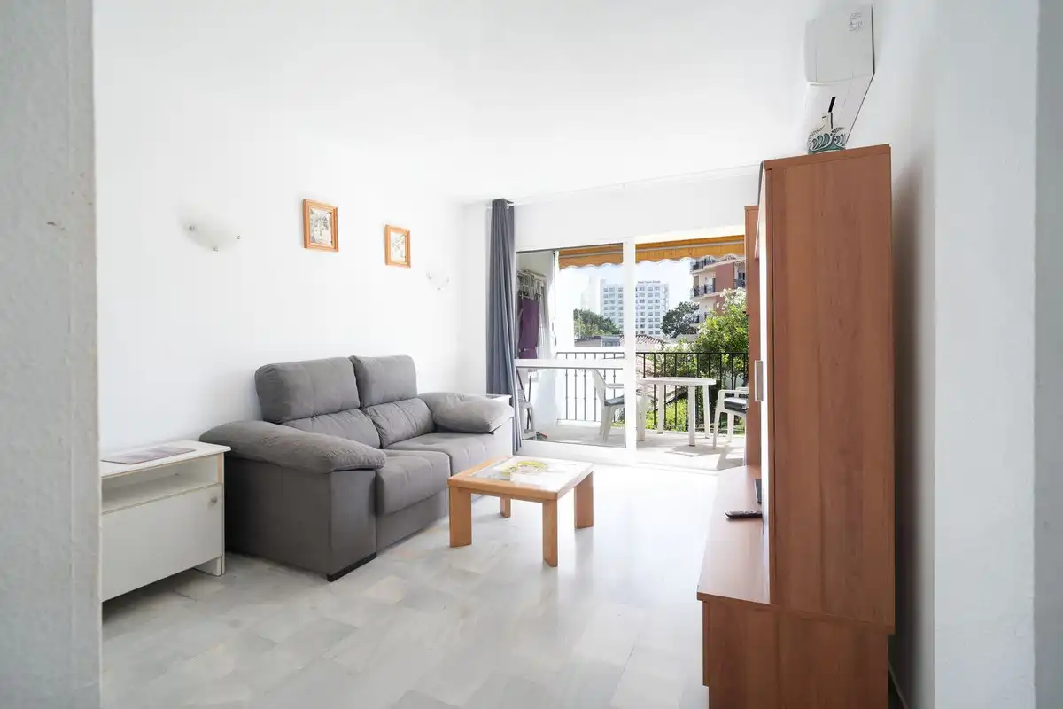 Sala d'estar de Apartament en venda en Torremolinos amb Aire condicionat i Piscina comunitària