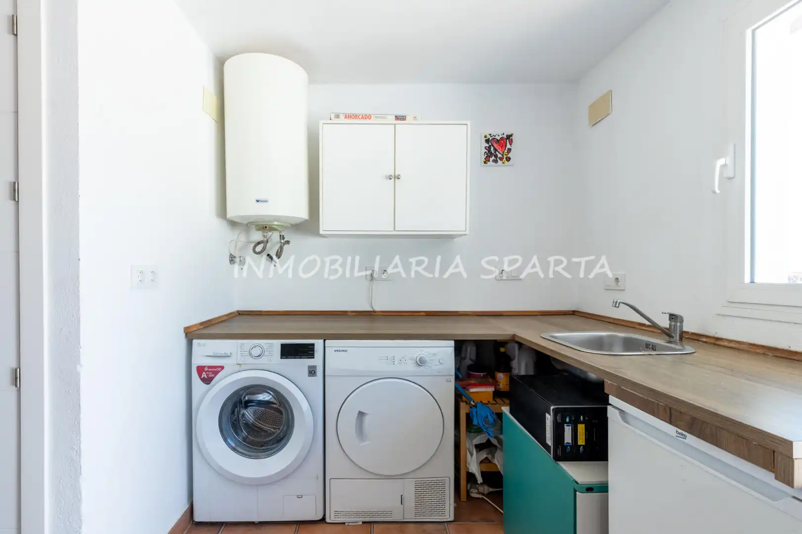 Casa adosada en venta en Gelves con Terraza, Horno y Lavadora