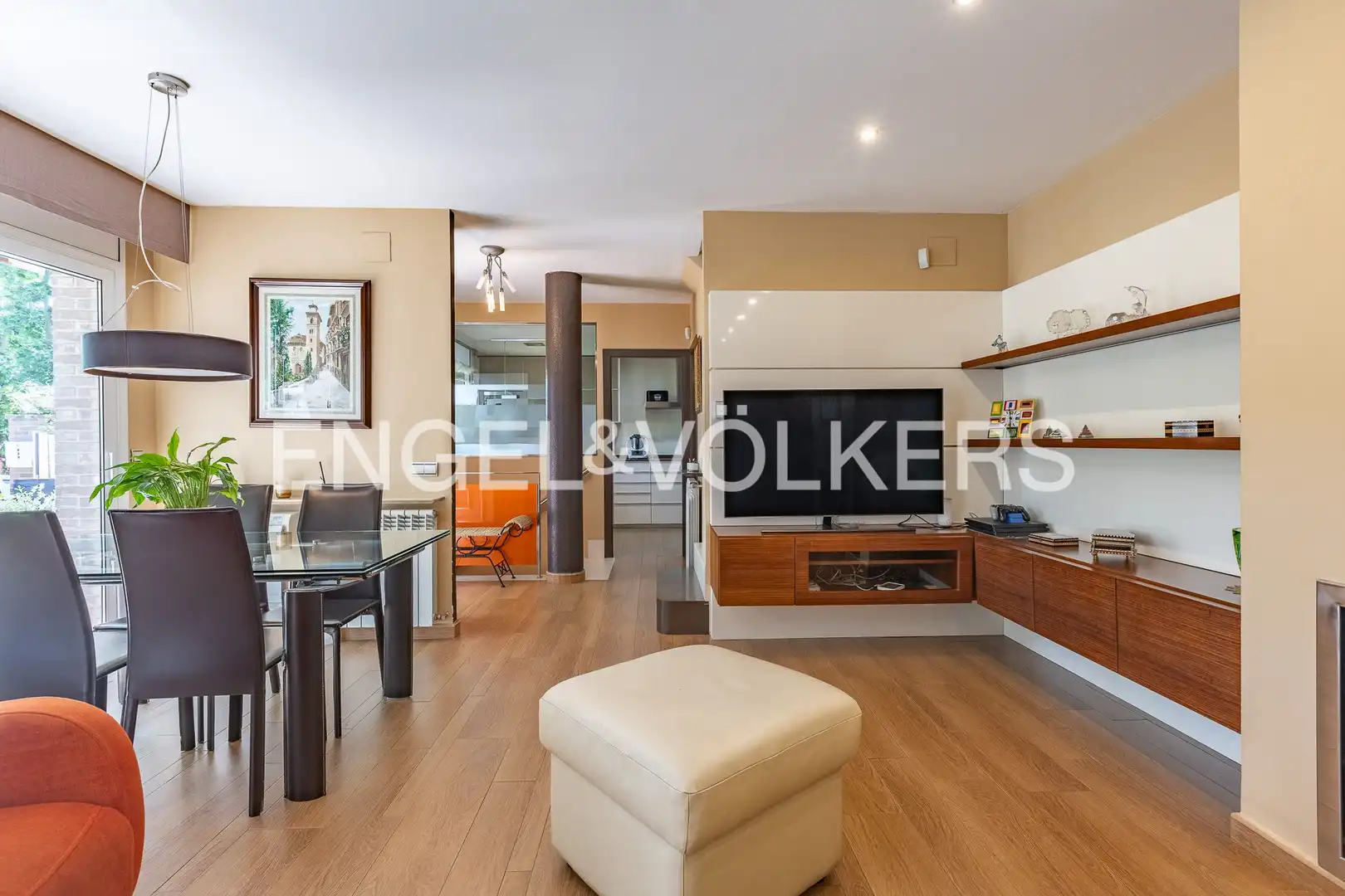 Sala d'estar de Casa o xalet en venda en Cerdanyola del Vallès amb Aire condicionat, Calefacció i Jardí privat