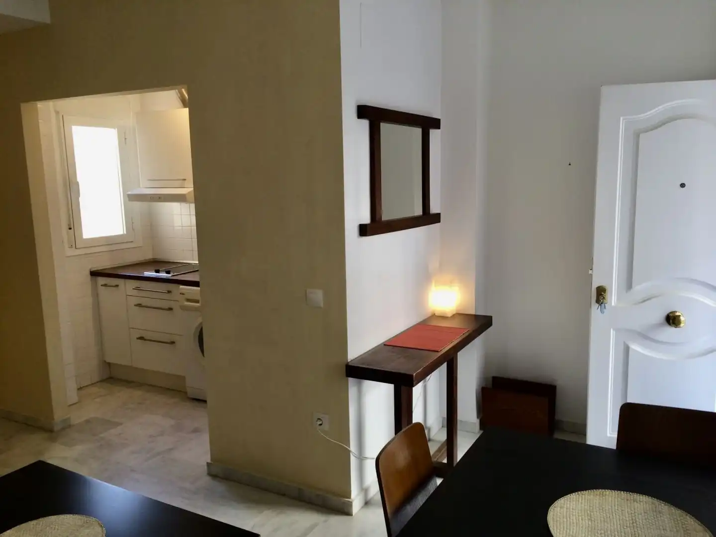 Küche von Wohnung zum Verkauf in Sanlúcar la Mayor mit Klimaanlage, Heizung und Abstellraum