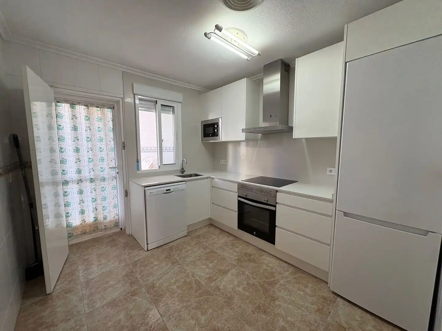 Cocina de Casa adosada de alquiler en Pilar de la Horadada con Aire acondicionado, Calefacción y Jardín privado