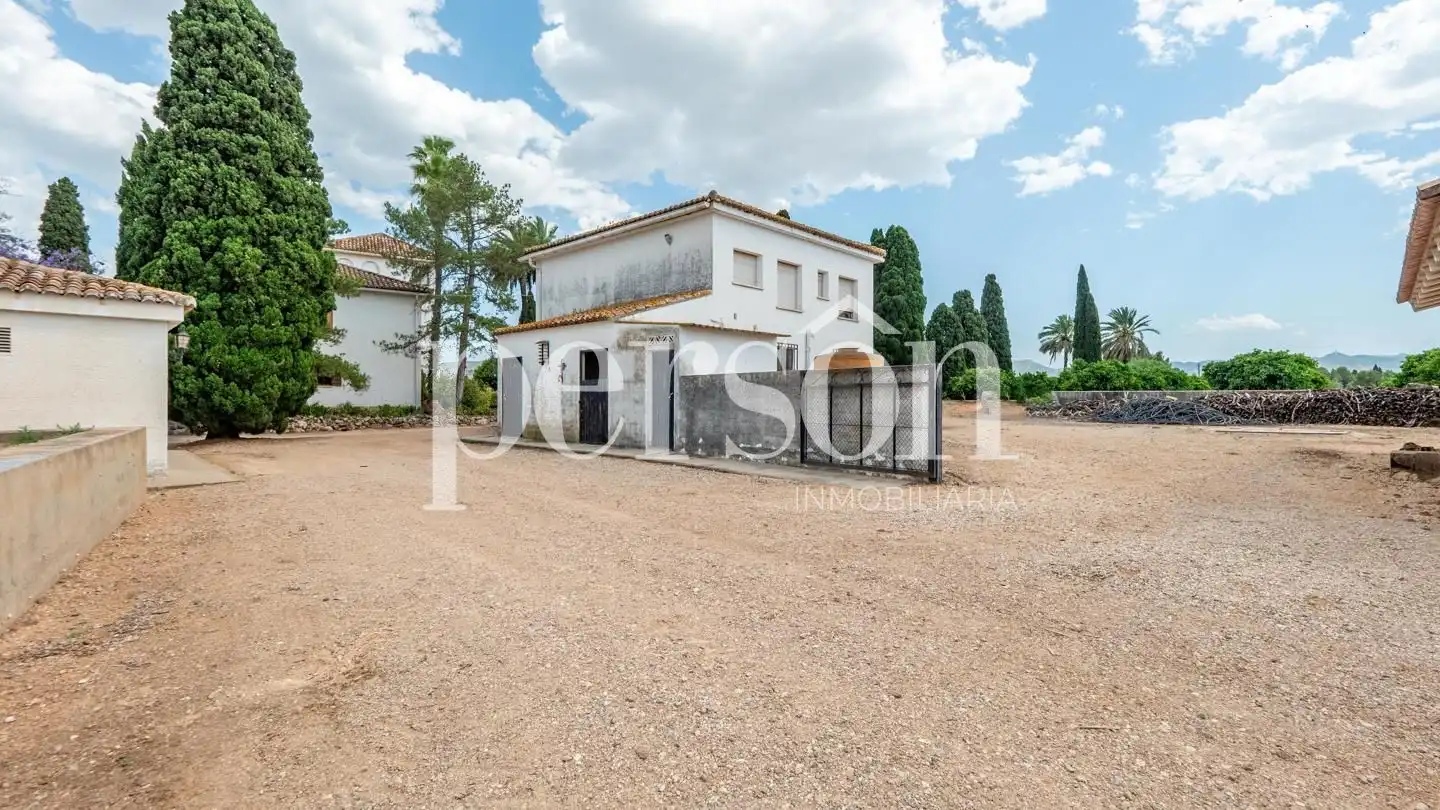 Vista exterior de Finca rústica en venda en Canals amb Aire condicionat, Calefacció i Jardí privat