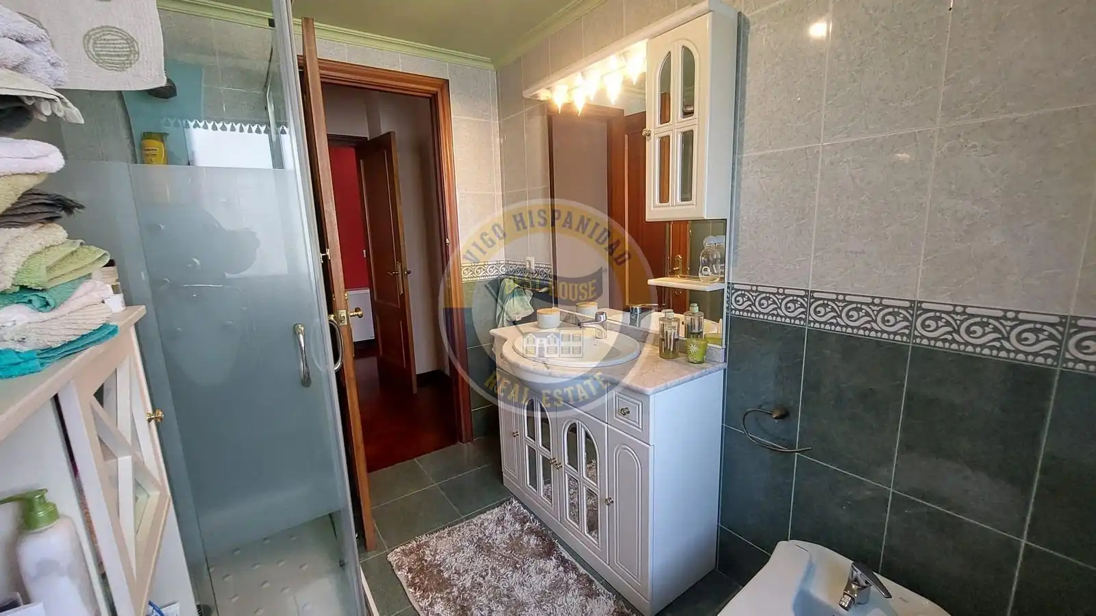 Baño de Piso en venta en Vigo  con Calefacción, Parquet y Trastero
