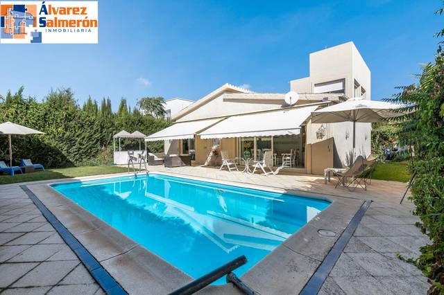 Casa-chalet en Venta en Calle Santa Isabel en Residencial Triana - Barrio Alto