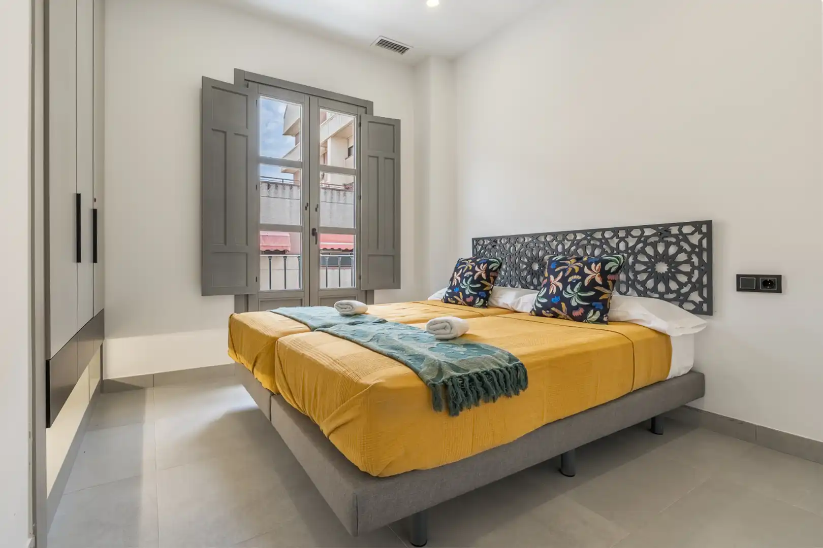 Bedroom of Flat for rent in Granada  with Air Conditioner, Heating and Furnished