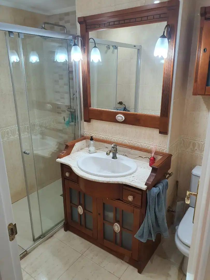 Badezimmer von Wohnung zur Miete in Alicante / Alacant mit Klimaanlage, Parkett und Möbliert