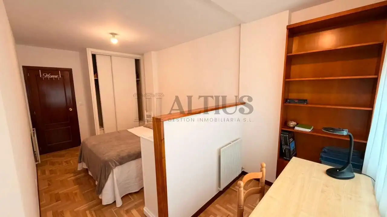 Bedroom of Flat for share in Santiago de Compostela   with Heating and Furnished