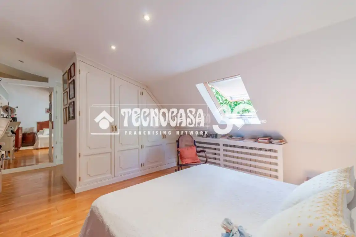 Dormitori de Casa adosada en venda en Madrid amb Aire condicionat, Calefacció i Terrassa