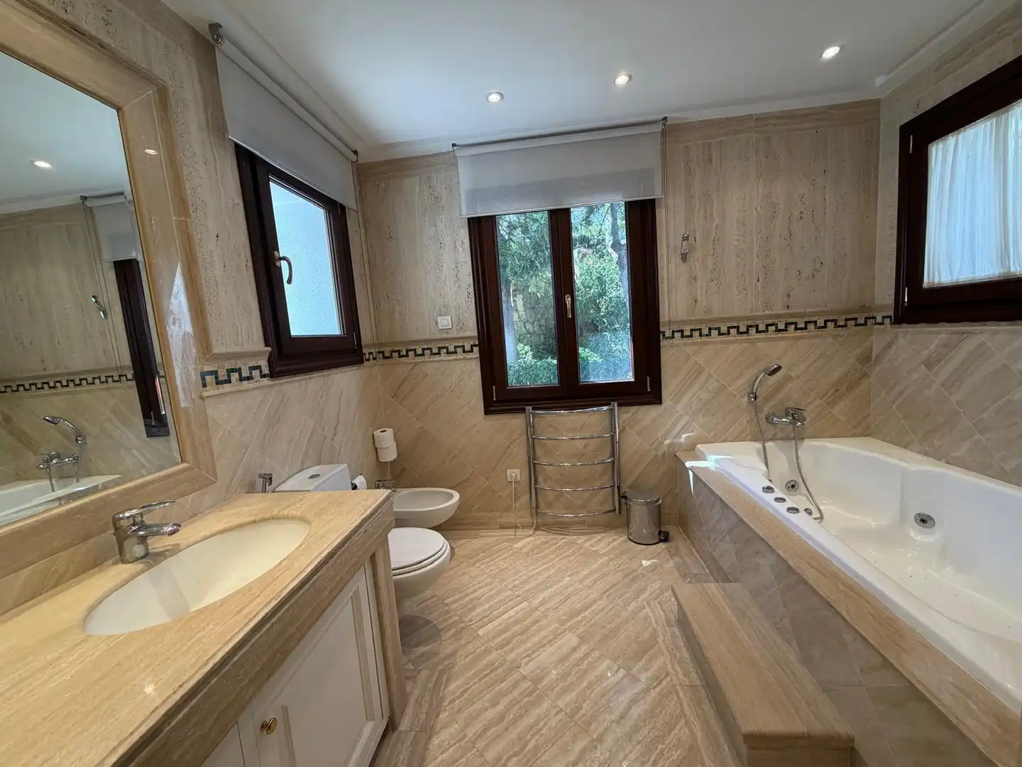 Bathroom of Apartments for rent in Milla de Oro