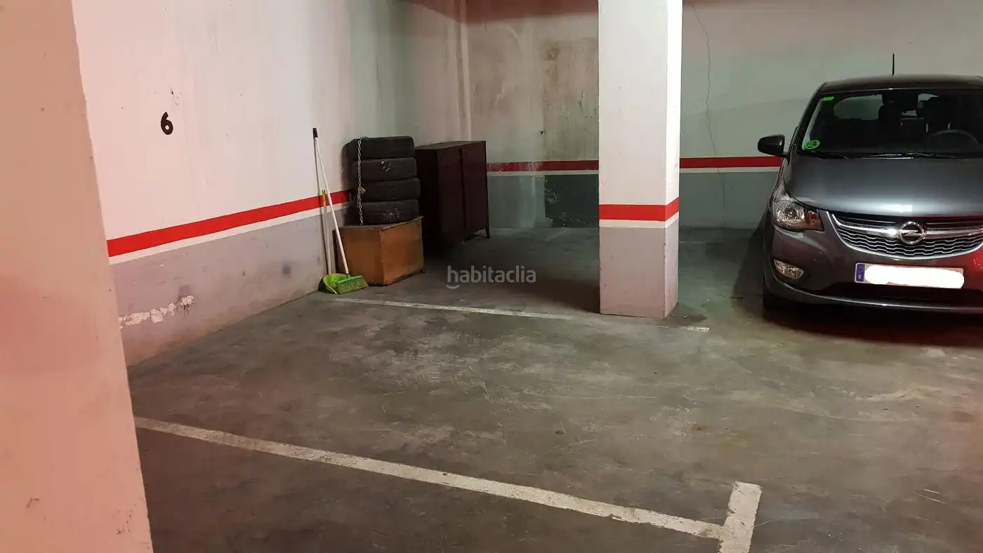 Moto in affitto a Carrer del Mariscal Cabanes 32, imagen 3