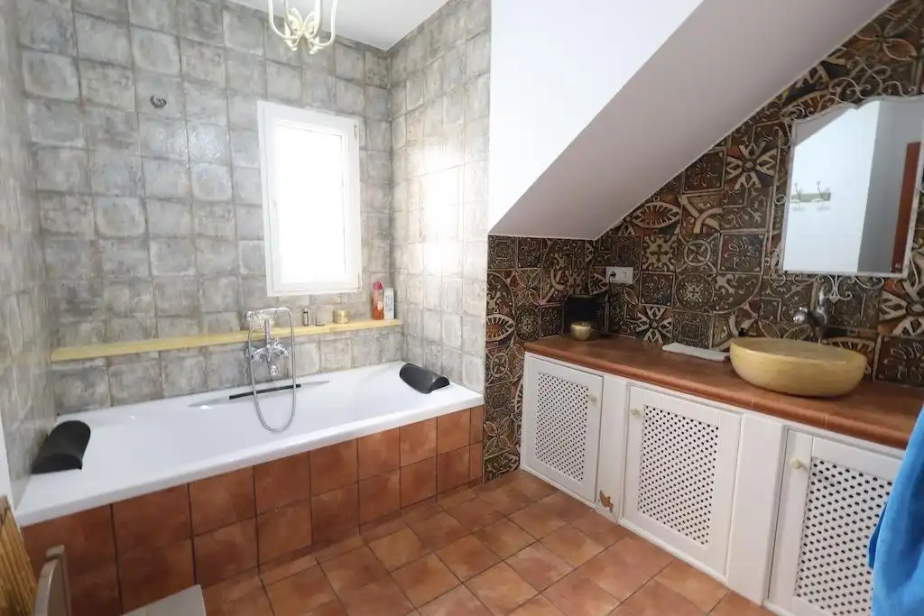 Bany de Casa o xalet en venda en Orihuela amb Aire condicionat, Jardí privat i Terrassa