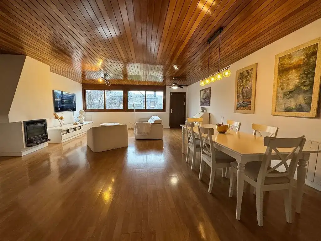Comedor de Casa adosada en venta en El Escorial con Calefacción, Jardín privado y Parquet