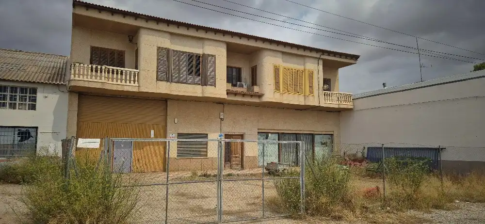 Local comercial en venda a Carretera Albacete 108