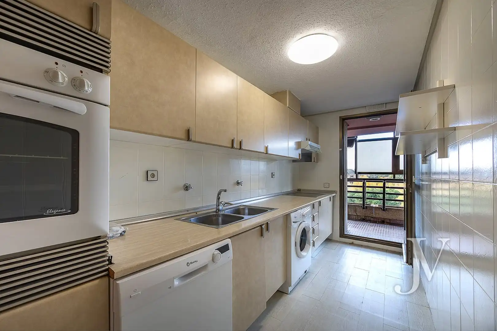Cocina de Piso en venta en Madrid con Calefacción, Terraza y Piscina comunitaria