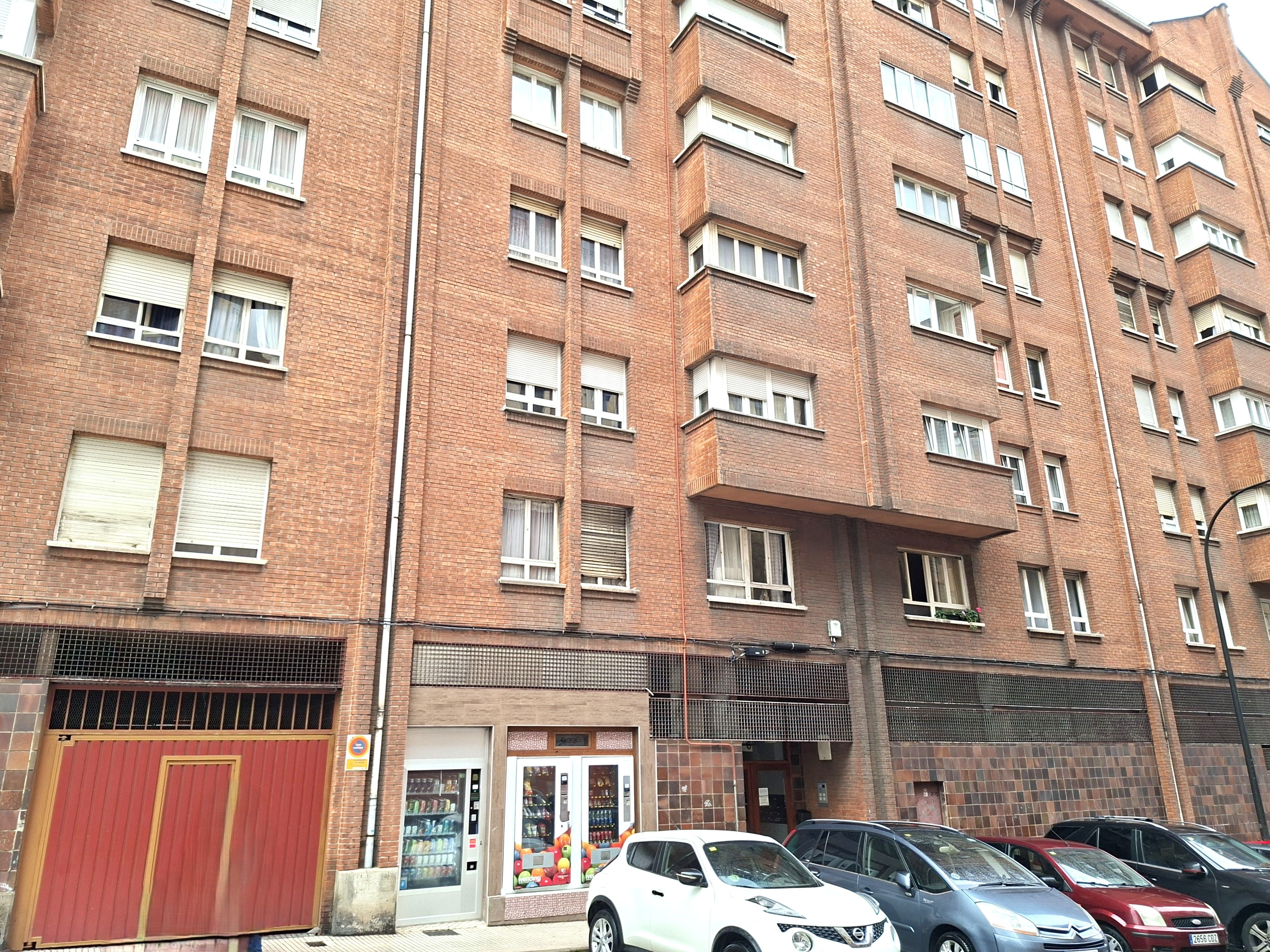 Vista exterior de Pis en venda en Avilés