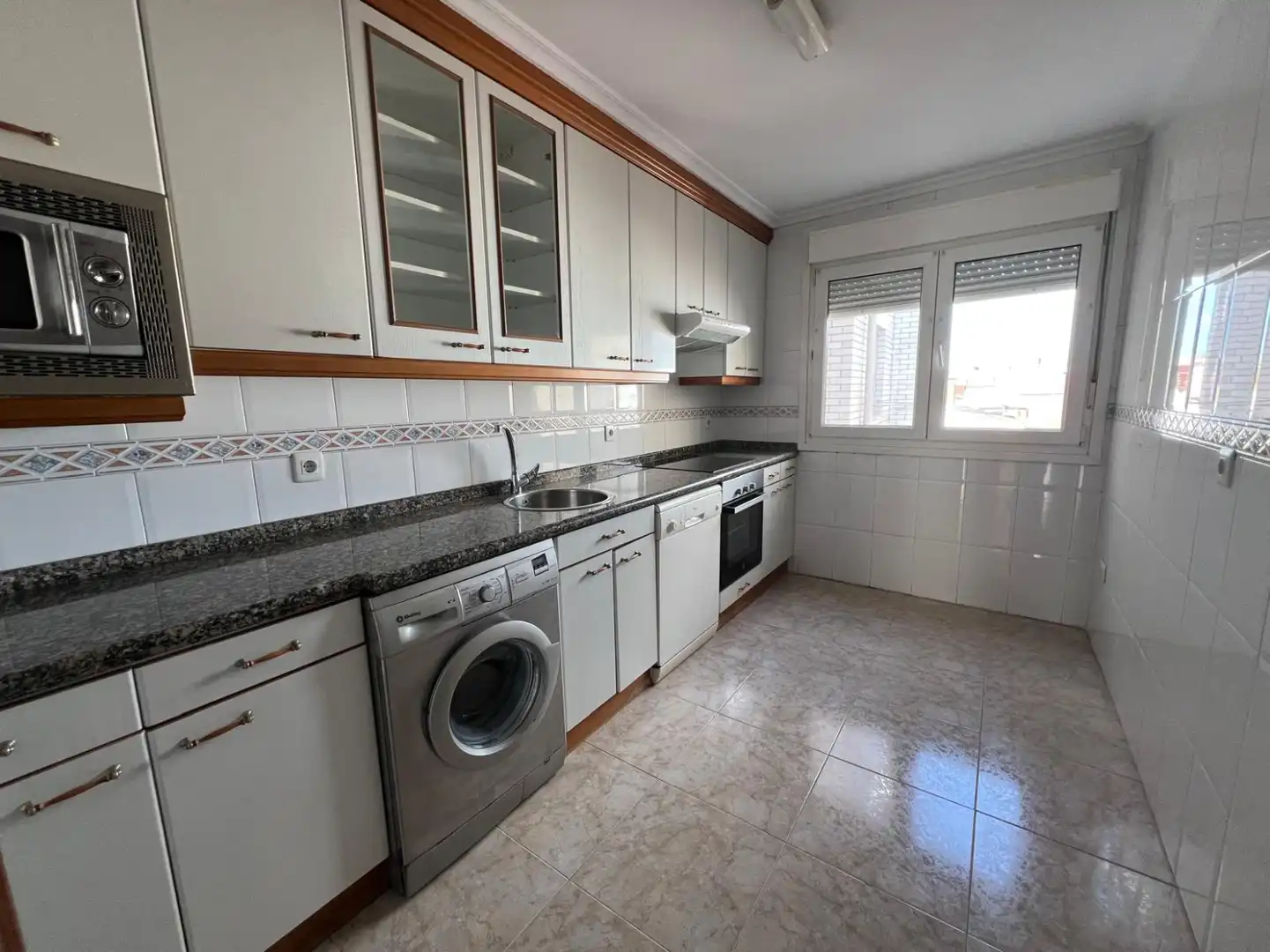 Kitchen of Flat for rent in Gijón   with Heating, Parquet flooring and Storage room