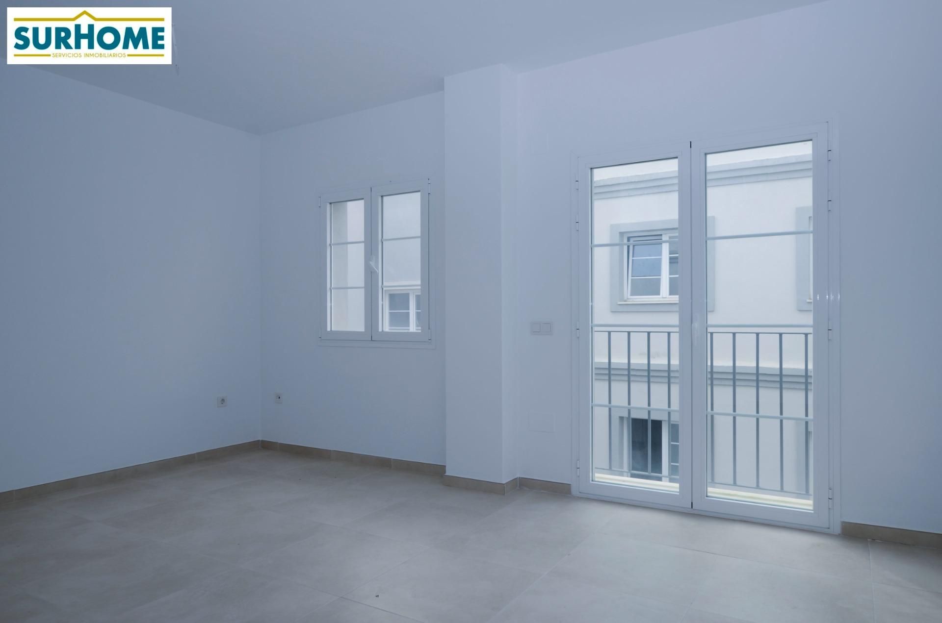 Piso en venta en Algeciras con Balcón